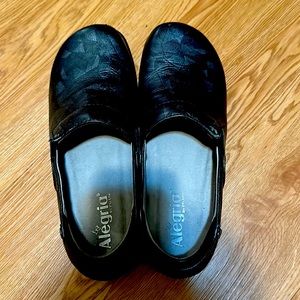 Algeria gunmetal size 40, in like new condition